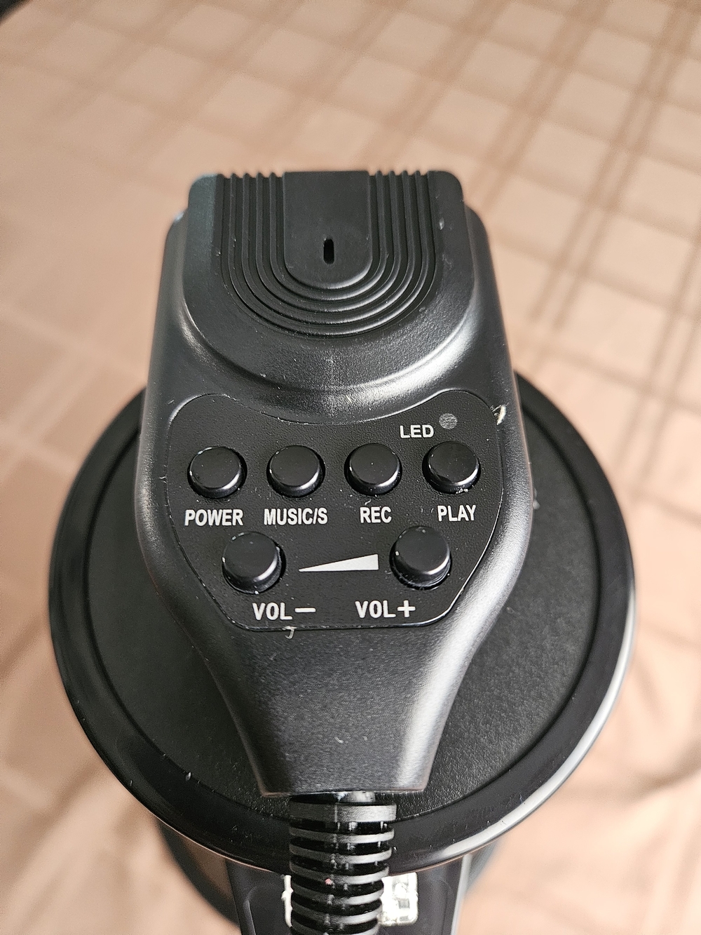 Megaphone UM-2 DC-12V Hi-Power Handheld Bullhorn - Black Bluetooth Speaker - Picture 6 of 14